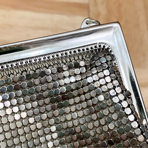 Vintage Unsigned Silver Mesh Clutch Evening Bag - Picture 8 of 11